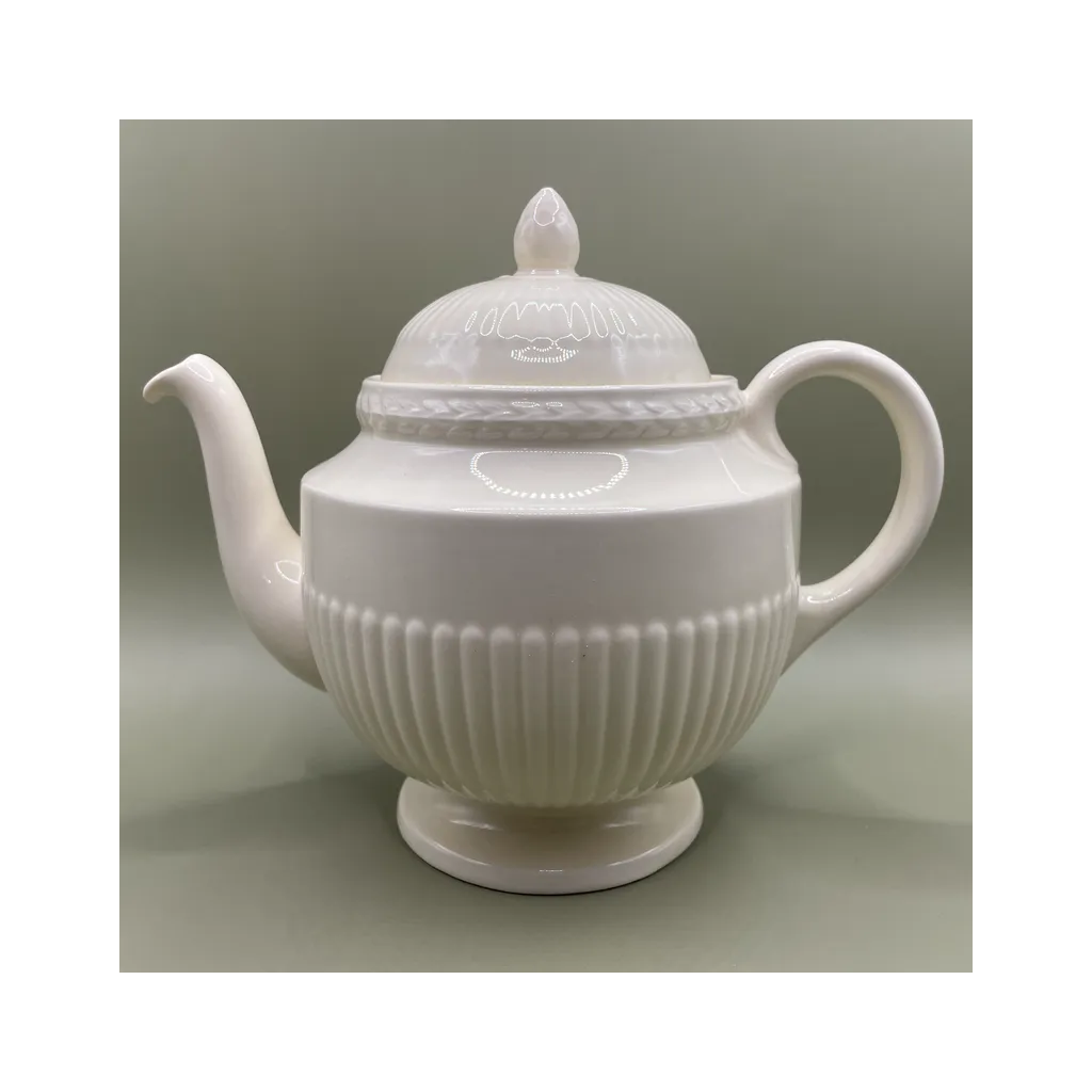 Wedgwood Edme: meer dan een eeuw tijdloos tafelservies 1 Wedgwood Edme theepot