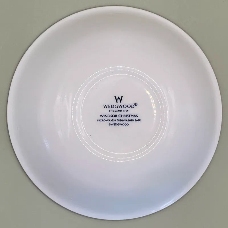 Wedgwood Windsor Christmas porridge dish Zaans cottage 3 Wedgwood Windsor Christmas porridge dish Zaans house bottom stamped