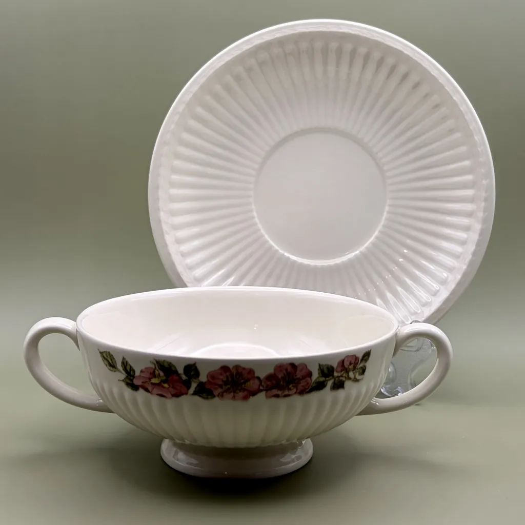 Wedgwood Briar Rose Tasse à Soupe et Soucoupe 2 Wedgwood Briar Rose Tasse à Soupe et Soucoupe – Image 2
