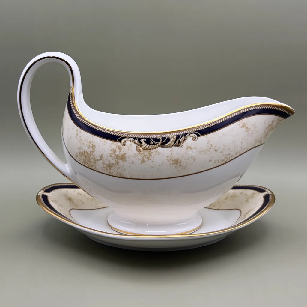Wedgwood Cornucopia Sauskom met Schotel 1 Wedgwood Cornucopia Sauskom met Schotel